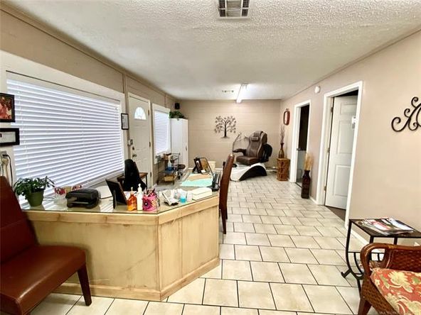405 N Eufaula Ave, Coweta, OK 74429